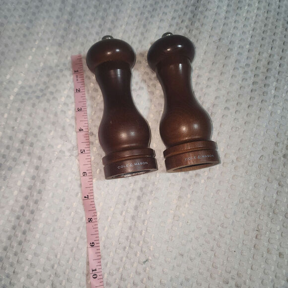 COLE & MASON EUC 6" WOODEN GRINDER SAKT & PEPPER GRINDERS - Picture 3 of 6
